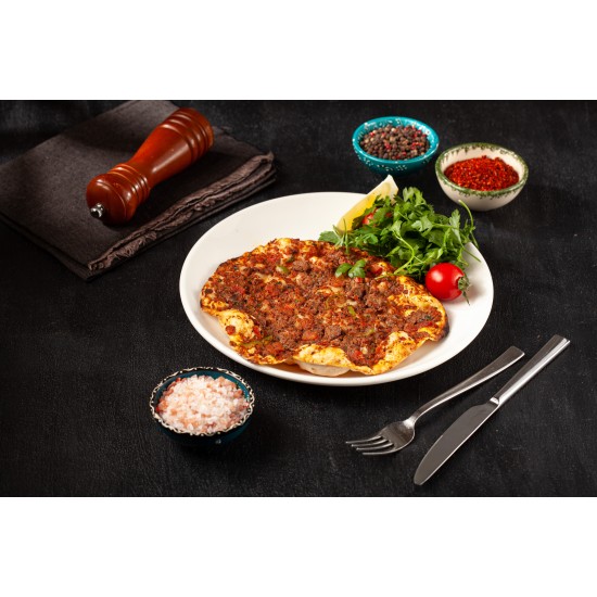 Tabakaltı Lahmacun ( Lahmacun ve pide harcı karışımı, dana eti, mayasız hamur)