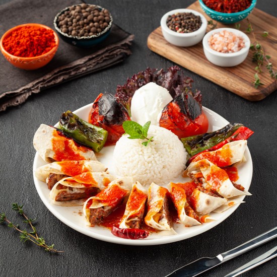 Sarma Beyti ( Kuzu dana zırh kıyması, lavaş hamura sarılmış, iskender sosu, tereyağı, yoğurt, pilav)