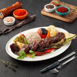 Izgara Köfte( Kuzu ve dana kıyma, özel köfte baharatı ve patates cipsi)