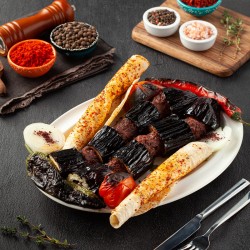 Patlıcanlı Kebap (Kuzu zırh kıyması, tuz)