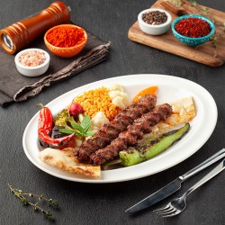 Sebzeli Kebap ( Kuzu dana zırh kıyması, maydanoz, kapya biber)
