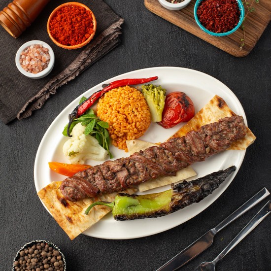 Üstad Kebap ( Kuzu dana zırh kıyması, kapya biber, tuz, sarılı küşleme eti)
