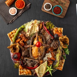 Vali Kebabı (4 Kişilik) ( 10 çeşitten oluşan karışık ızgara)  ( Kuzu şiş, pirzola, çöp şiş, patlıcanlı, ciger, biftek, tavuk şiş, tavuk kanat, adana, ızgara köfte )