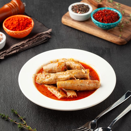 Mumbar (Pirinç, bulgur, kuzu kıyma, nane, reyhan, karabiber, soğan, maydanoz, biber ve domates salcası, isot)