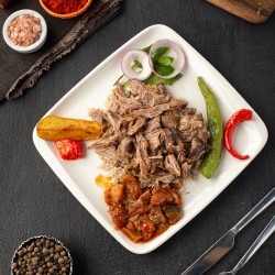 Pilavüstü Tandır ( İçli pilav, kuzu kol eti, acılı sos ve garnitür)