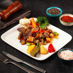 Saray Tava (Kuzu ve dana eti, domates, biber, patlıcan, sarımsak, kekik, isot, mantar, patates)